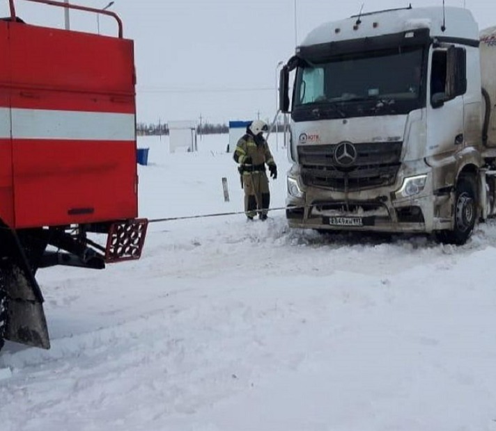 вытащить машину помощь телефон, вытащить машину из грязи помощь