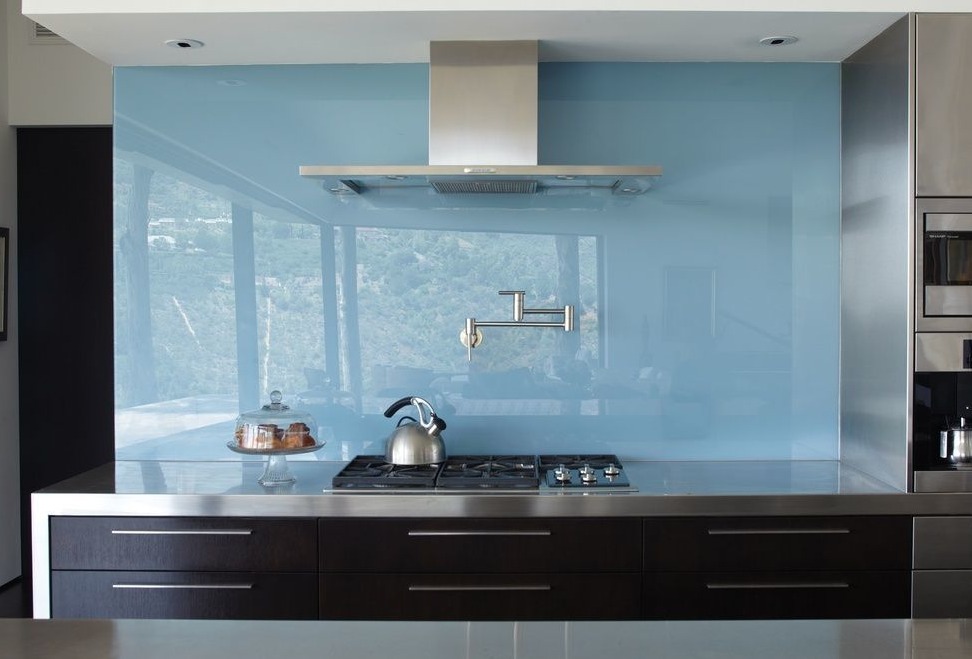 Стеклянные кухонные фартуки