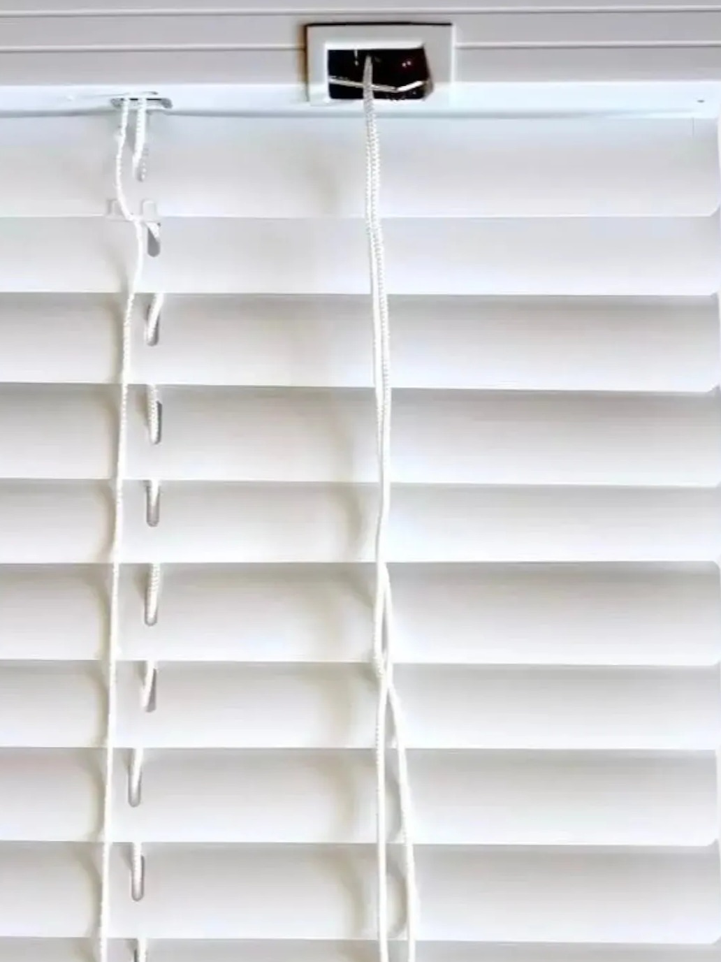 Жалюзи на пластиковые окна