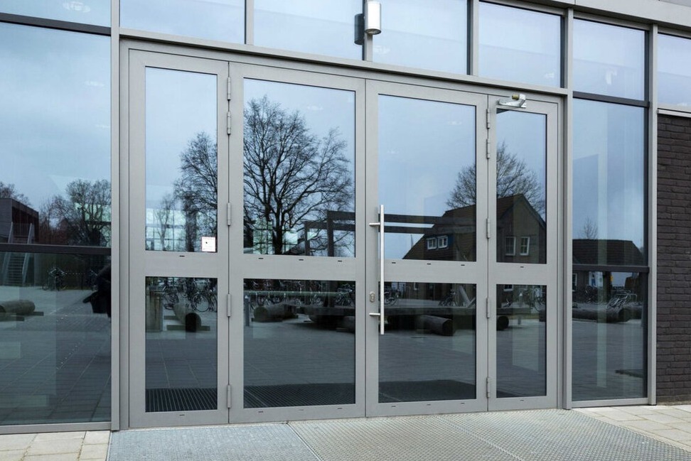 Алюминиевые двери