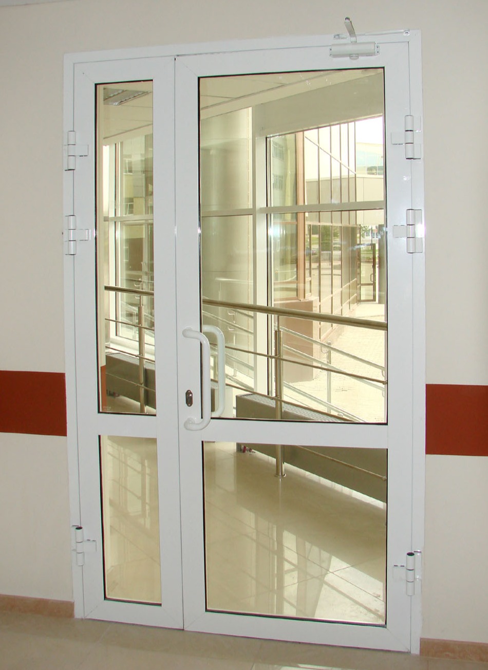 Пластиковые двери