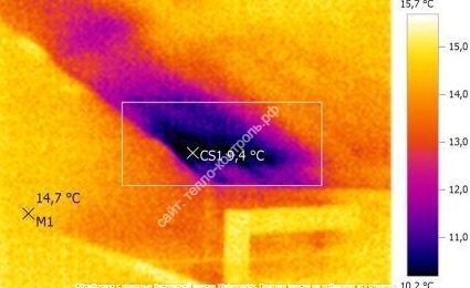 термограмма дефекта участка скатной кровли в доме