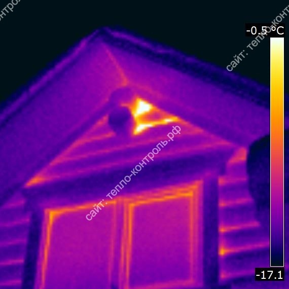 Термограмма фасада дома из бревна с теплопотерей