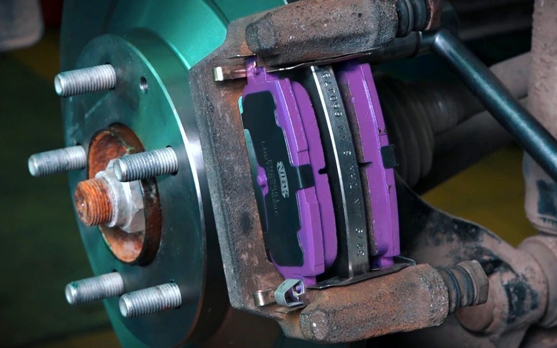 Замена тормозных дисков и колодок