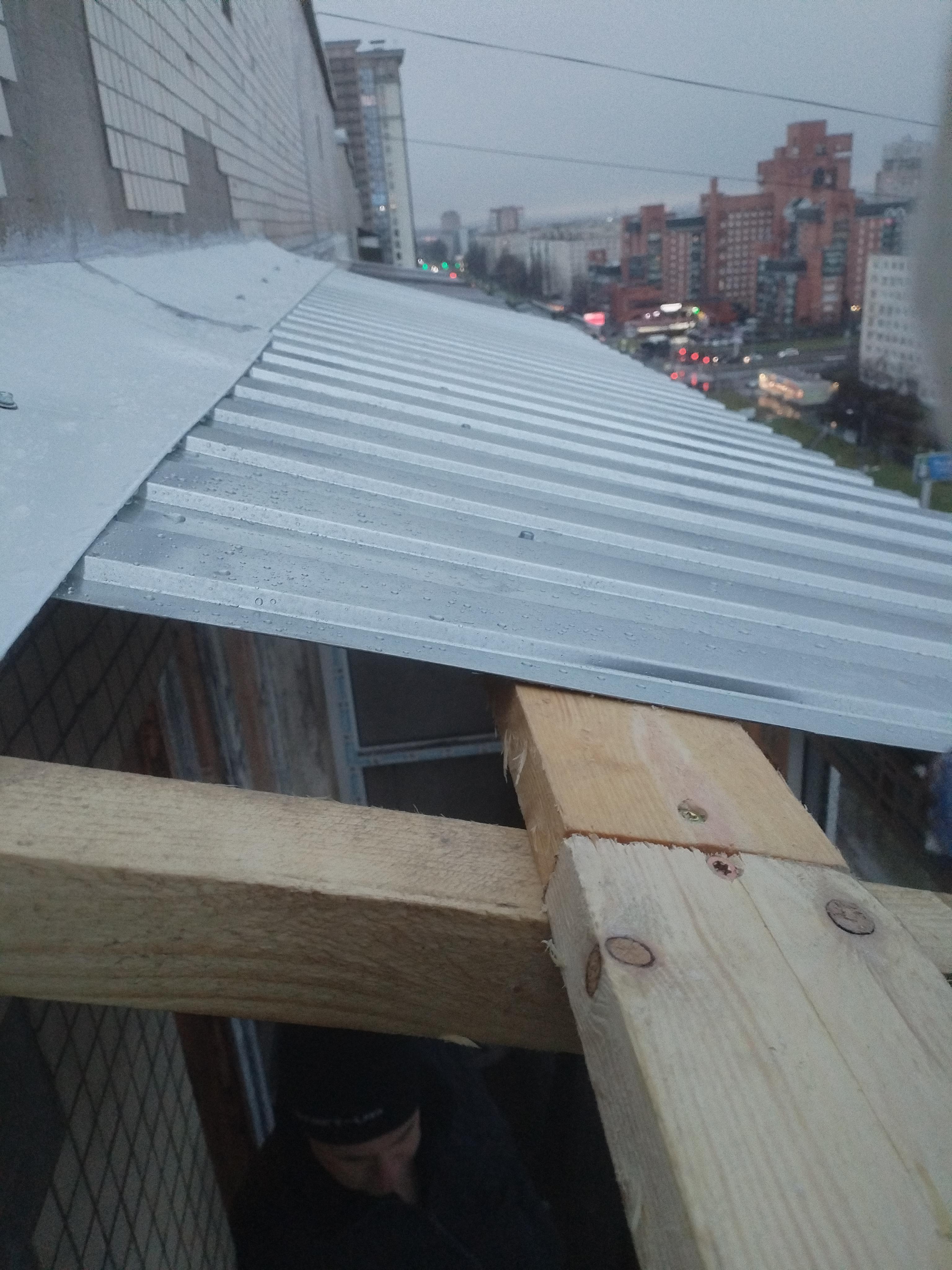 застеклении балконов с крышей на последнем этаже