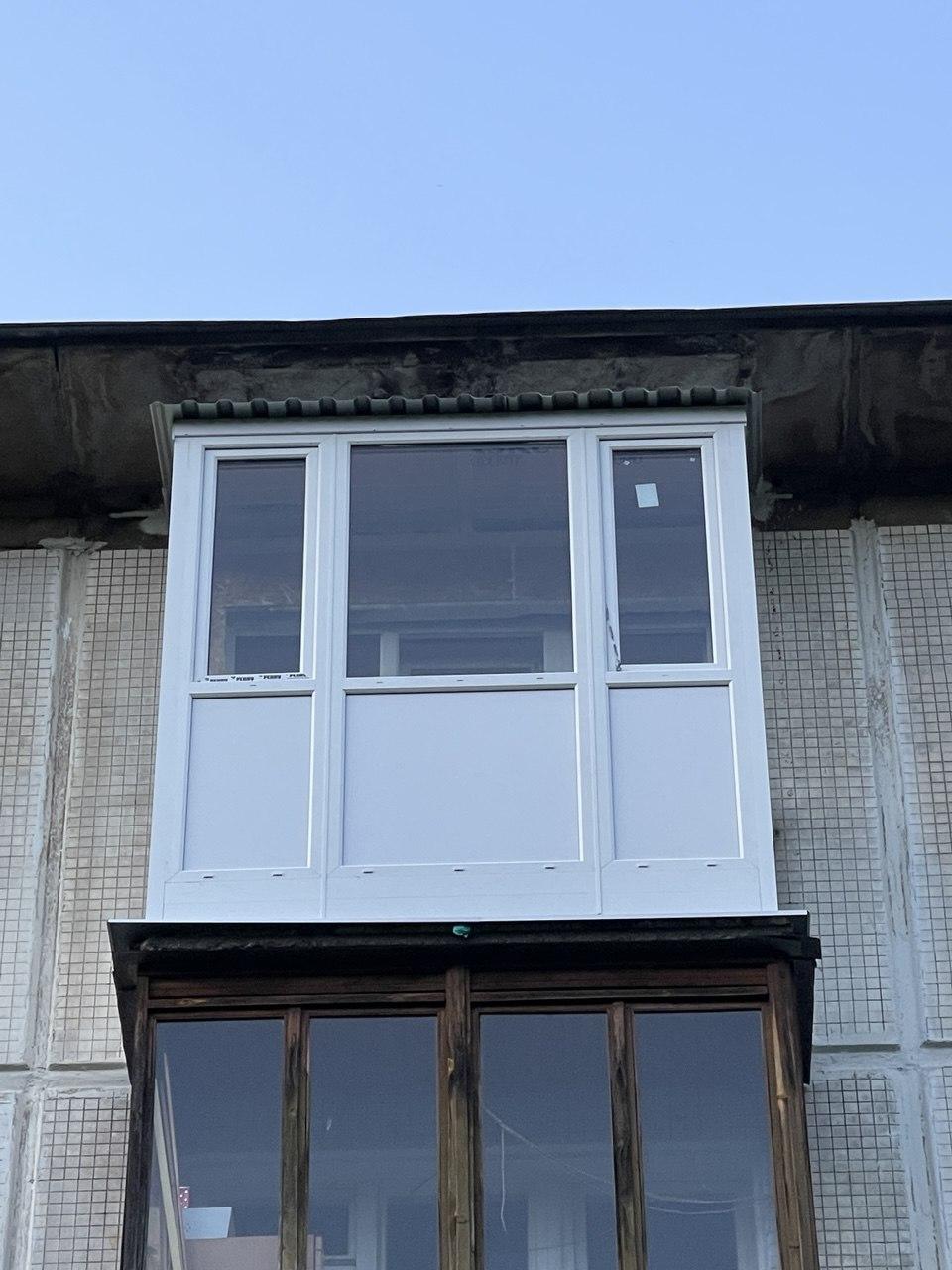 остекленные балконы с крышами спб