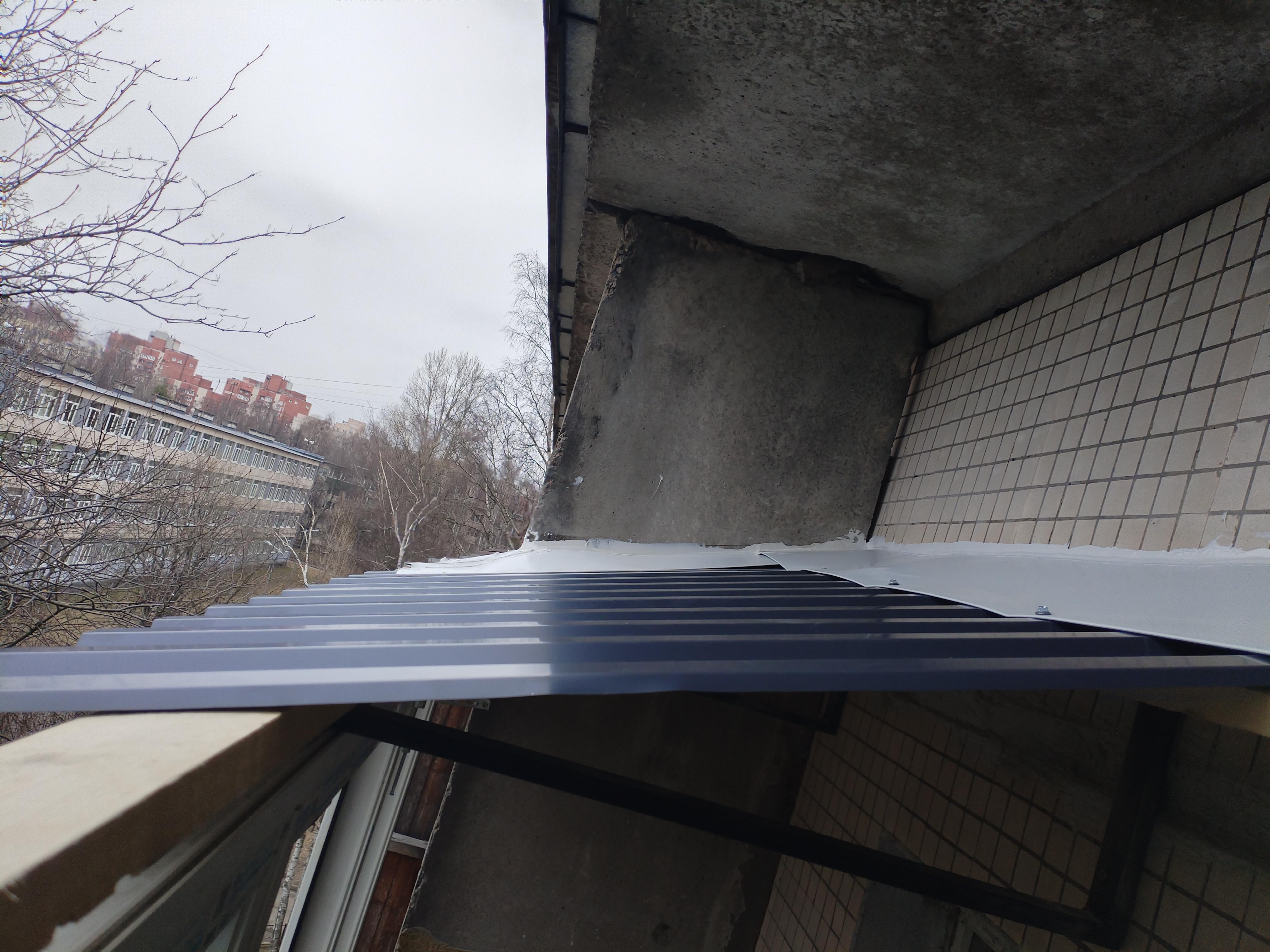 остекленение балконных крыш пластиковыми окнами