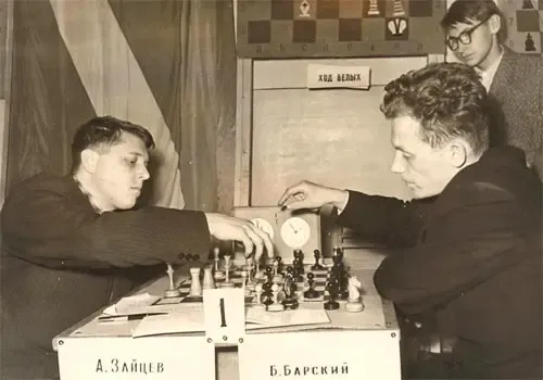 Гроссмейстер Александр Зайцев - чемпион РСФСР по шахматам среди юношей.