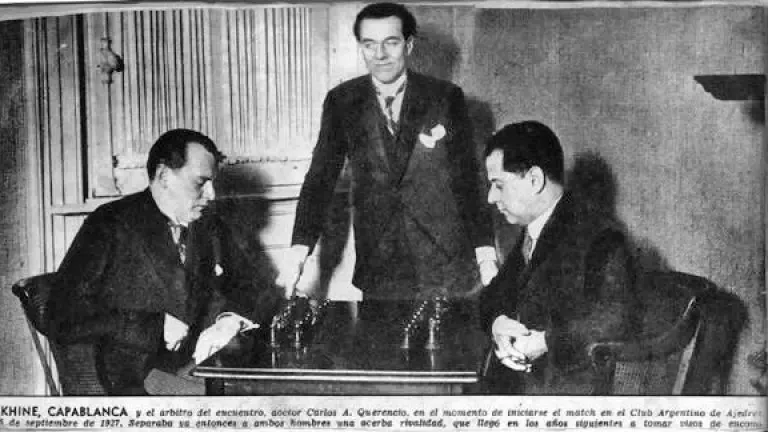Газетная вырезка: матч за звание чемпиона мира 1927 года. Капабланка и Алехин за партией в Буэнос-Айресе.