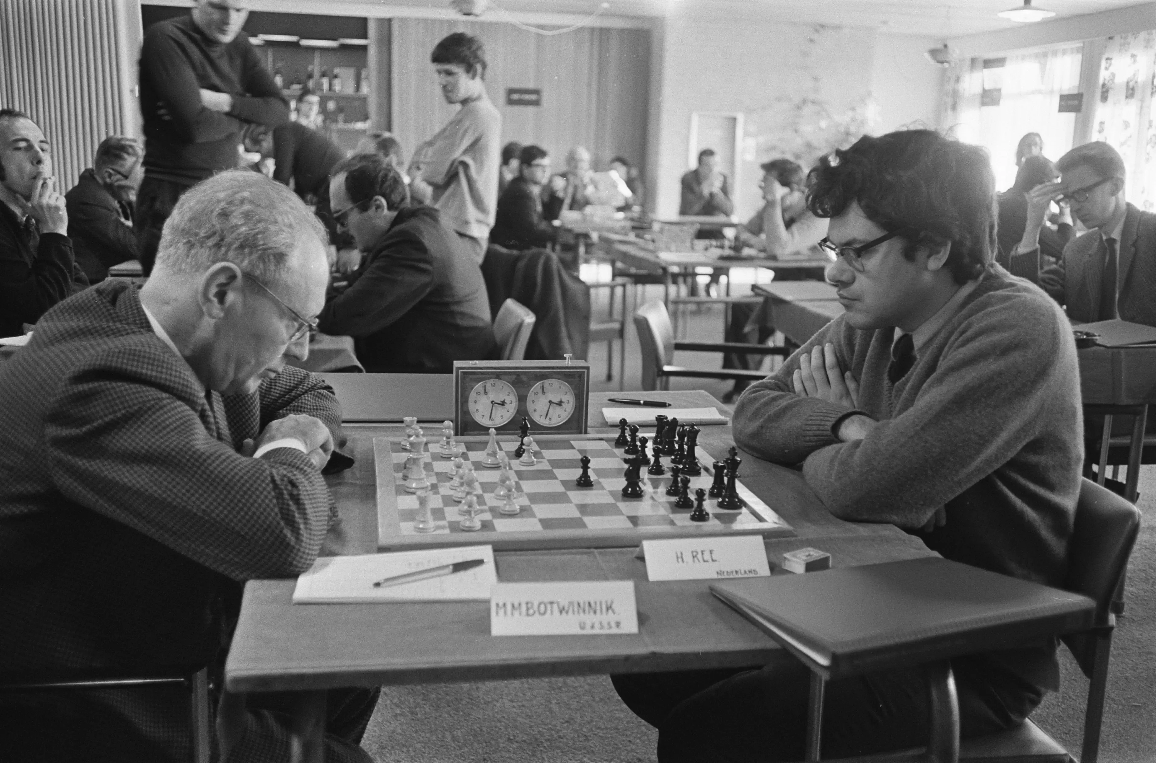 Партия Михаила Ботвинника против Ханса Рее в Нидерландах
