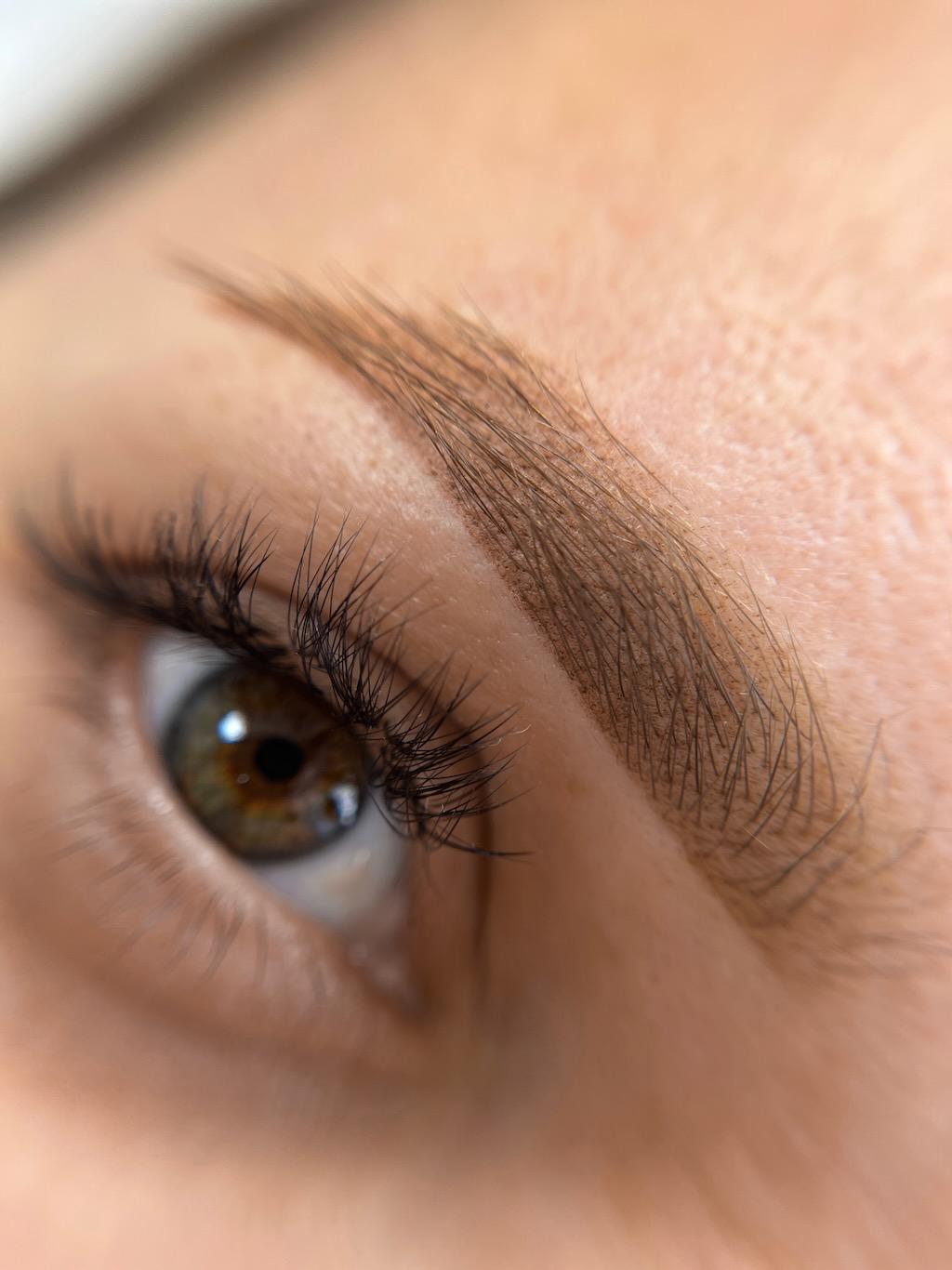 Оформление бровей в Нячанге