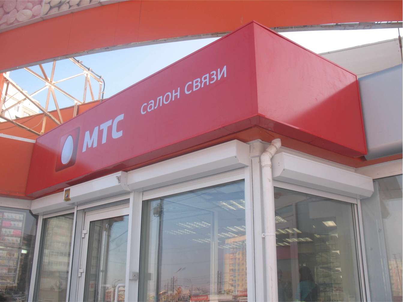 Световой короб на металл каркасе с лицевой поверхностью из баннера.