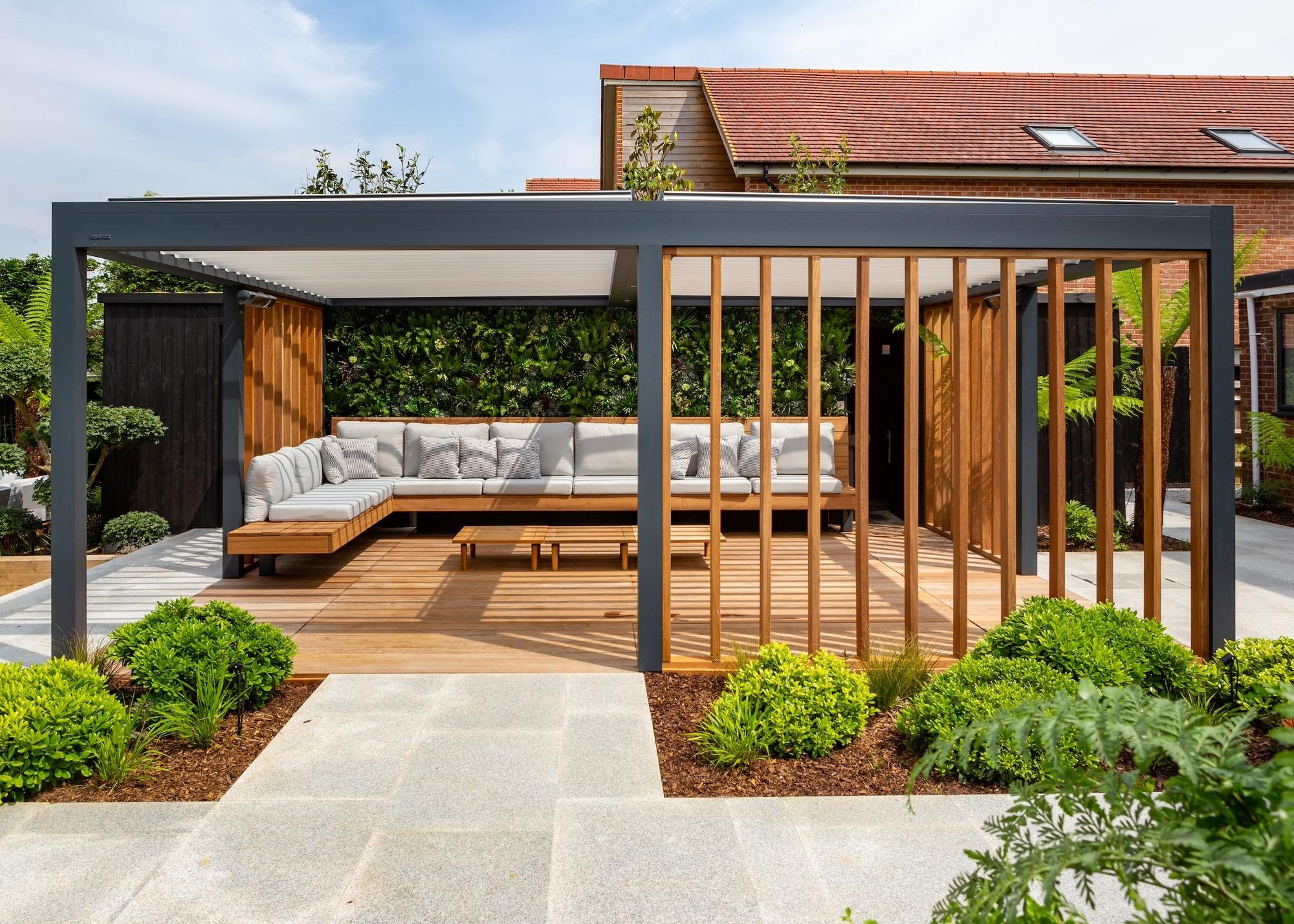 Terrass varikatuse või pergolaga