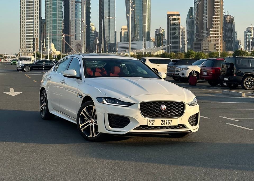 Jaguar_XE_Duai_rent