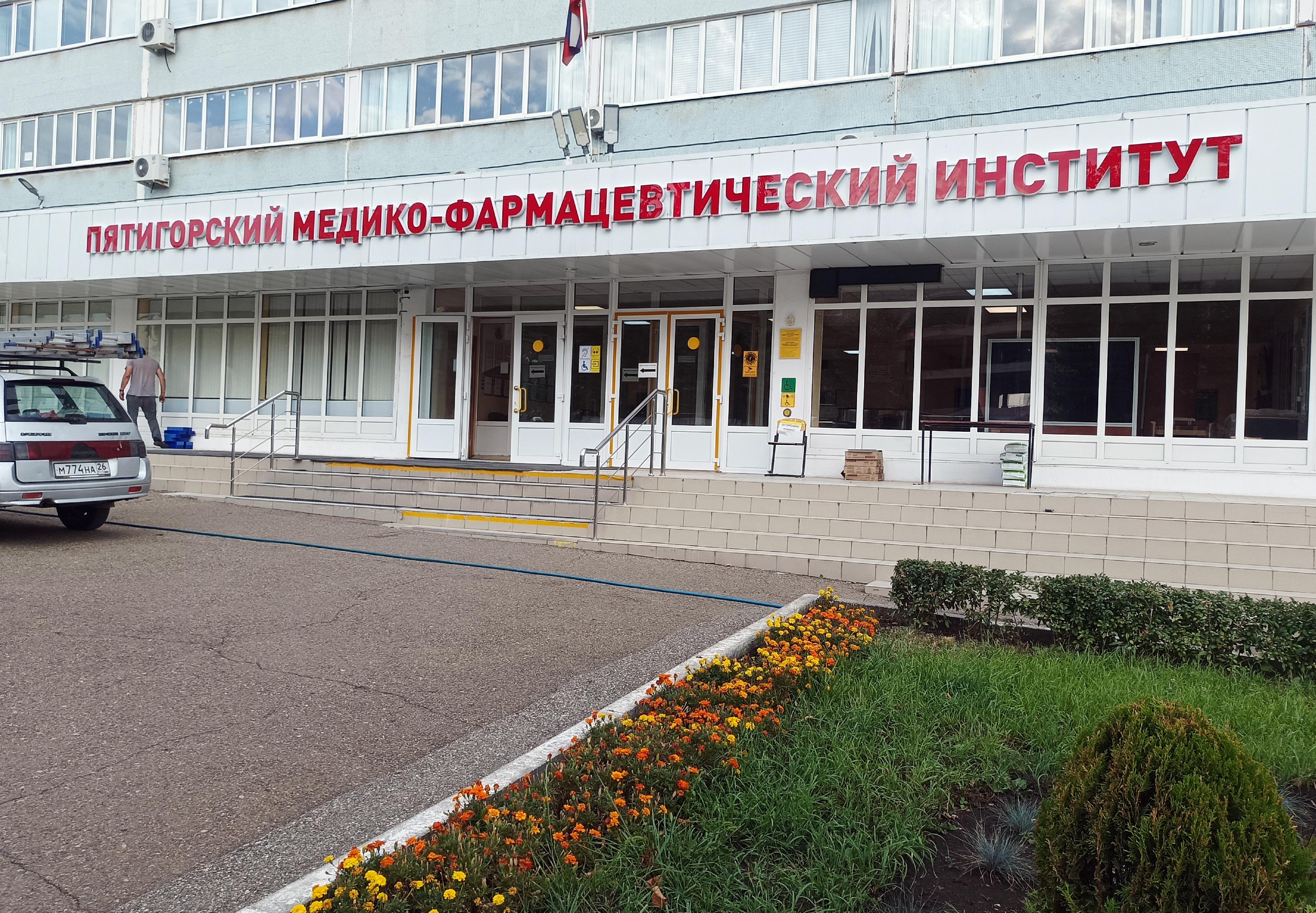 Colin`s Нальчик Высота букв 2 метра