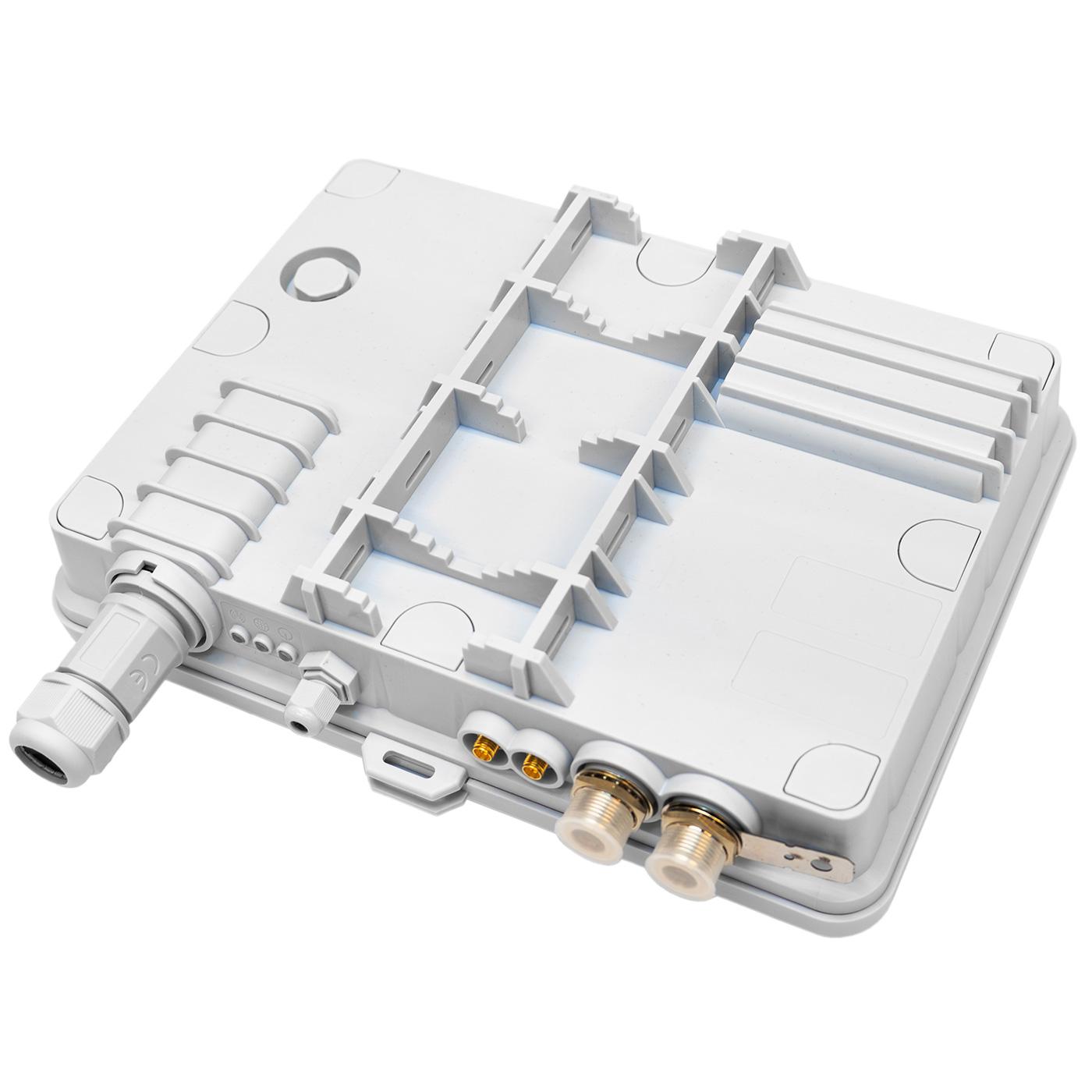 Вега БС-4 — вид сзади, антенное подключение и гермоввод RJ45