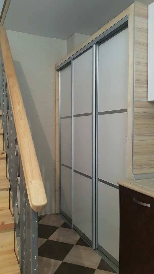 кухня Белый глянец и Коричневая кожа 5