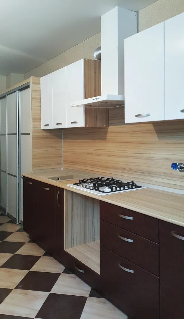 кухня Белый глянец и Коричневая кожа 2