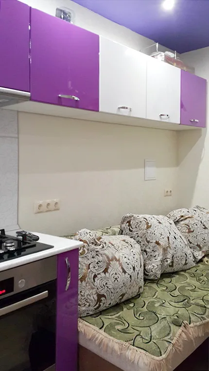 кухня фиолетовый и белый 4
