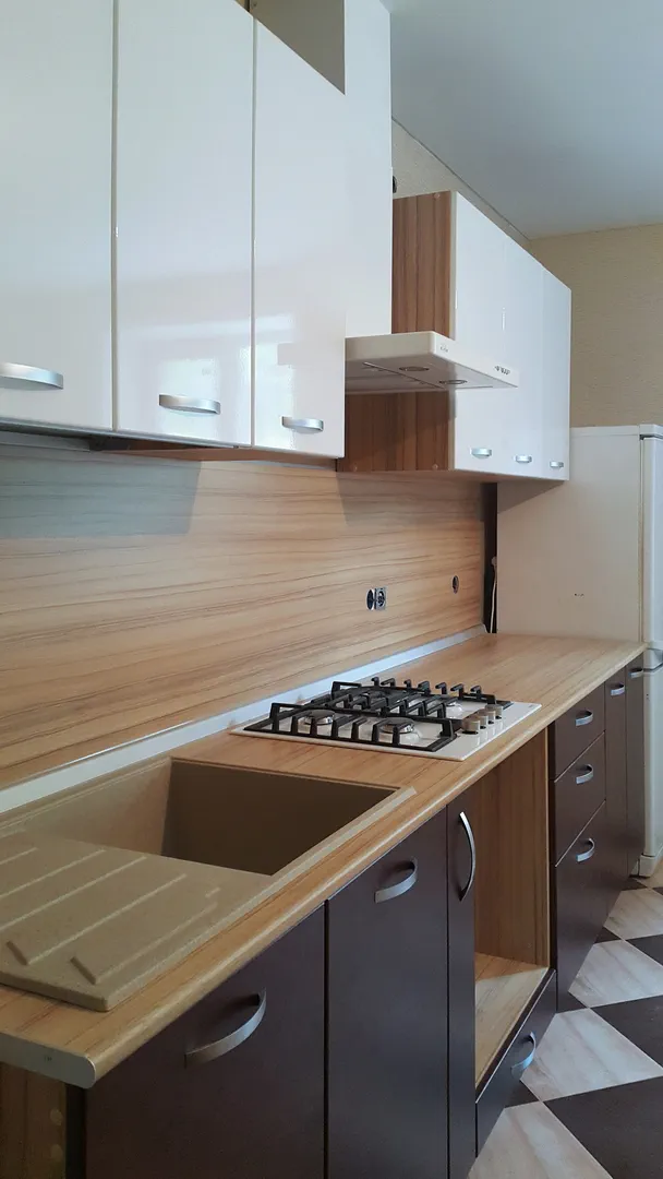 кухня Белый глянец и Коричневая кожа 3