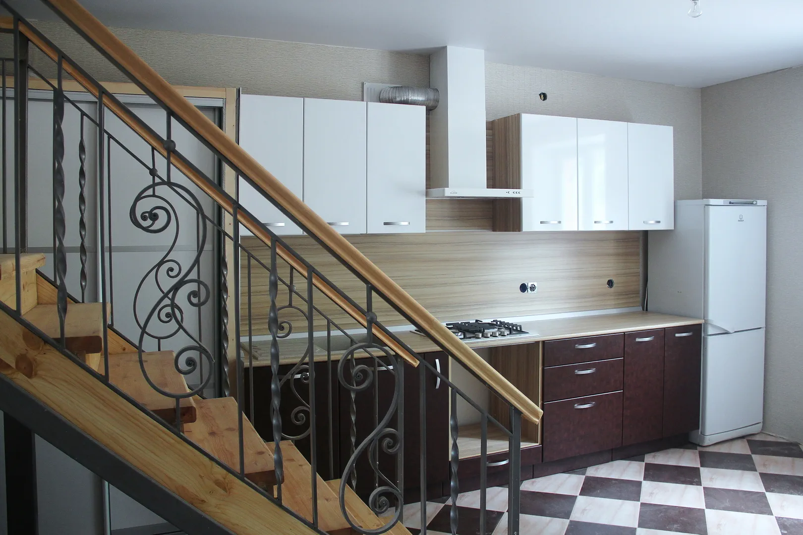 кухня Белый глянец и Коричневая кожа 10