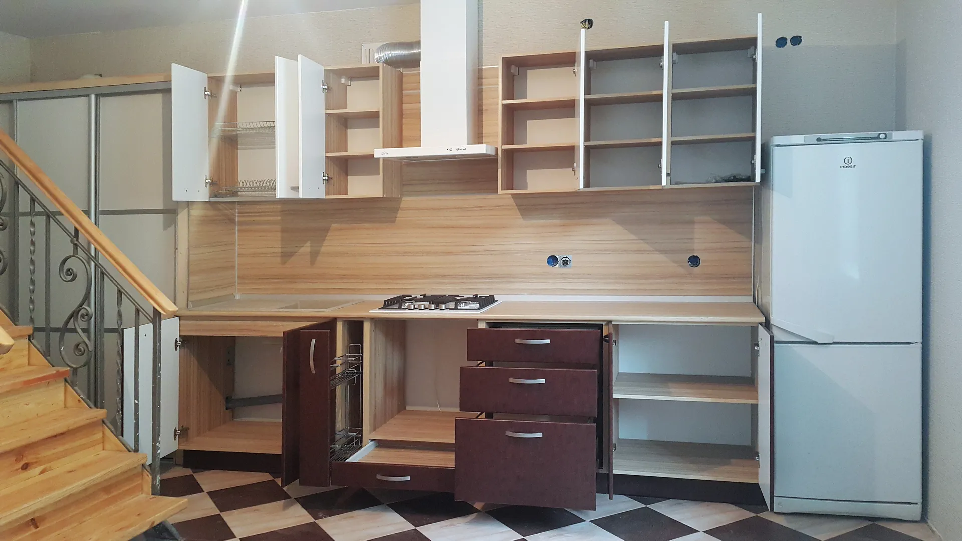 кухня Белый глянец и Коричневая кожа 6