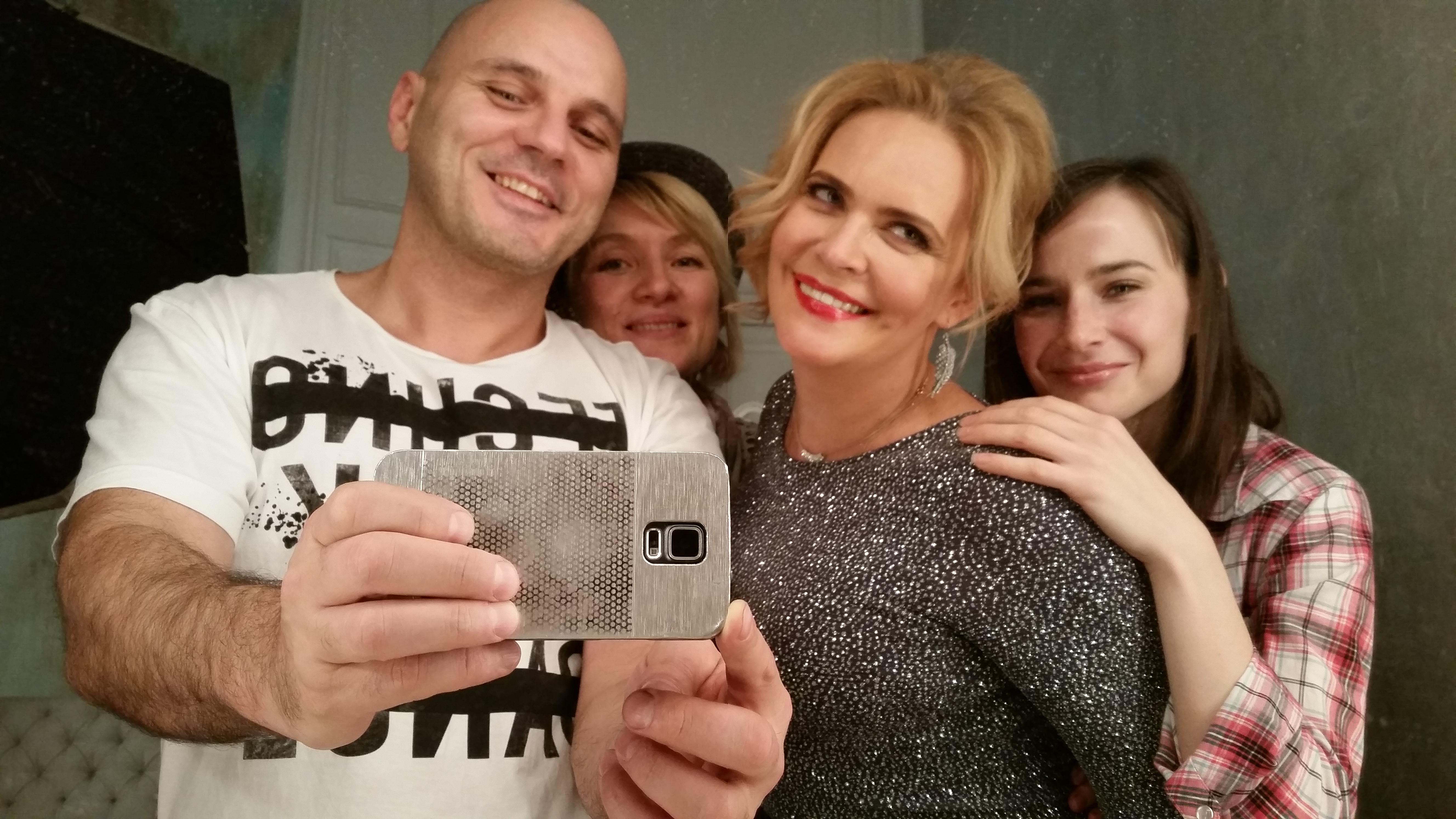 Фотограф Бязров, актриса и команда после фотосъемки