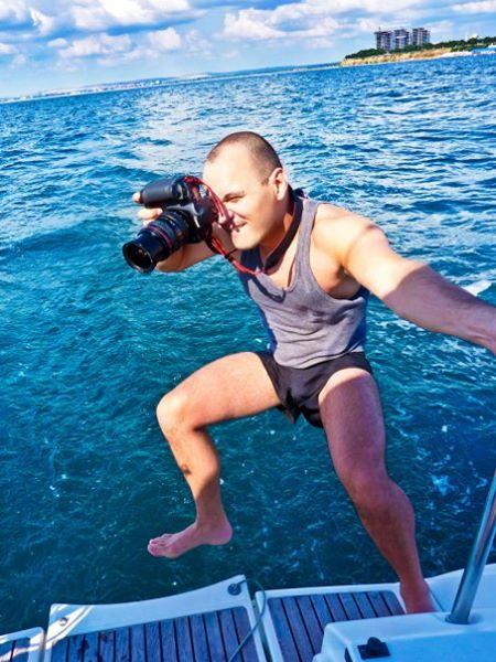 Фотограф Владимир Бязров в море