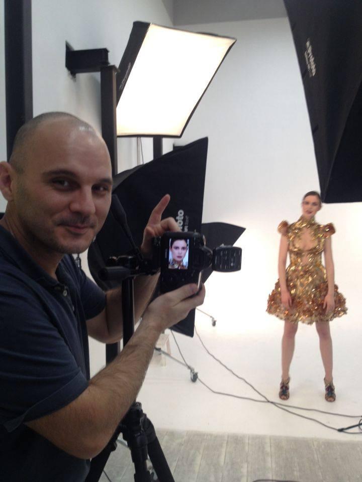 Фотограф Владимир Бязров снимает очередную обложку