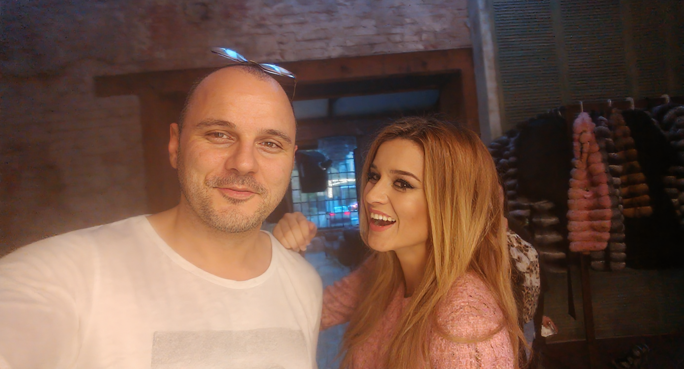 Селфи после дня съемок - Ксения Бородина и фотограф Бязров