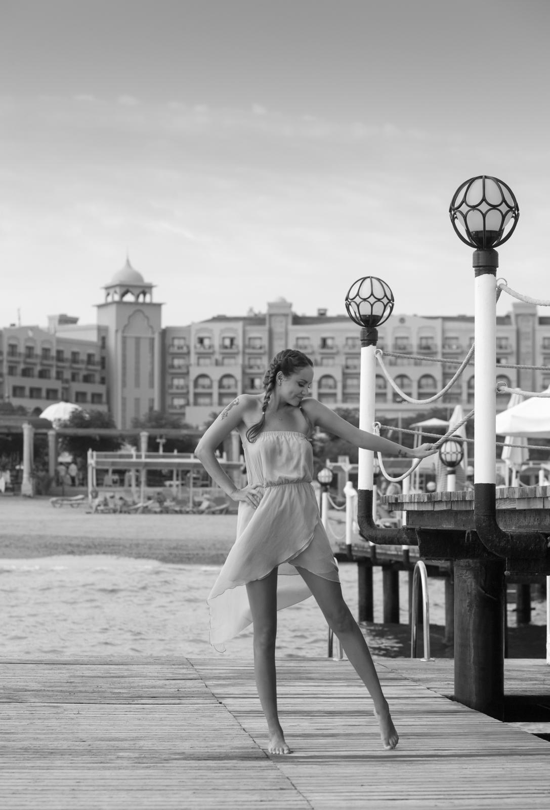 Певица Максим на пляже в Турции