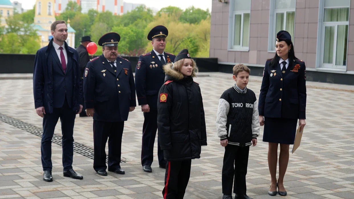 Зуев Николай вместе с начальником УВД по ЦАО ГУ МВД России по г. Москве полковником полиции Олегом Пауковым поздравили ветеранов Великой Отечественной войны и органов внутренних дел с Днем Великой Победы.