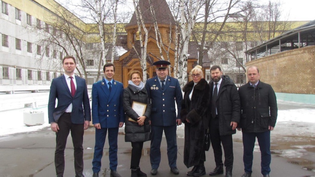 Зуев Николай на совместном посещение сизо 6 с уполномоченным по защите прав предпринимателей Татьяной Минеевой  и Старшим прокурором отдела по надзору за соблюдением законов при исполнении уголовных наказаний прокуратуры Москвы Сергеем Стружанским