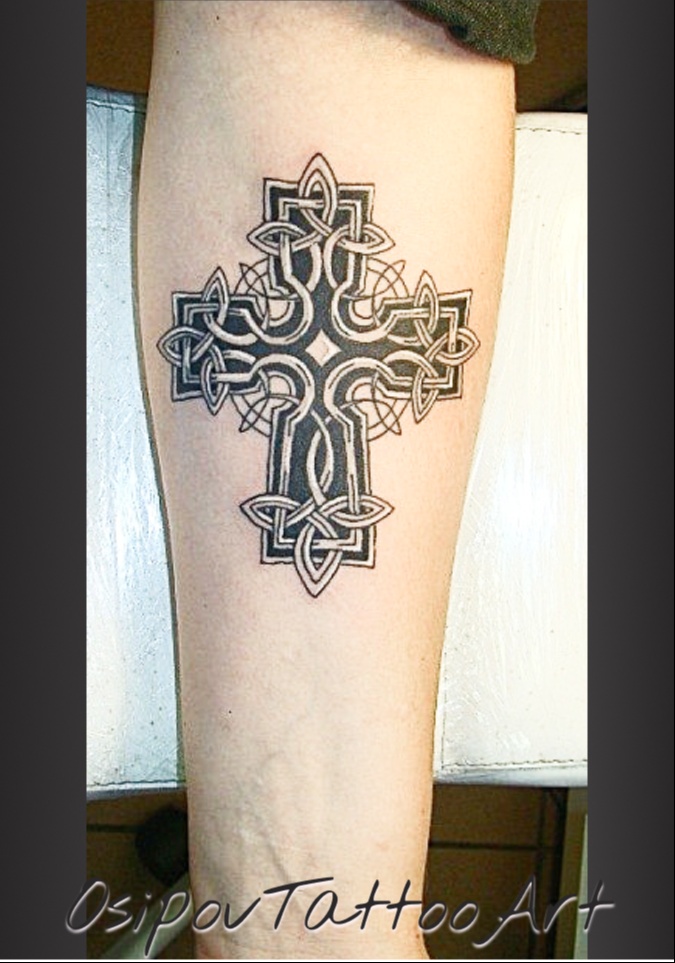 25_bw_OsipovTattoo_cross