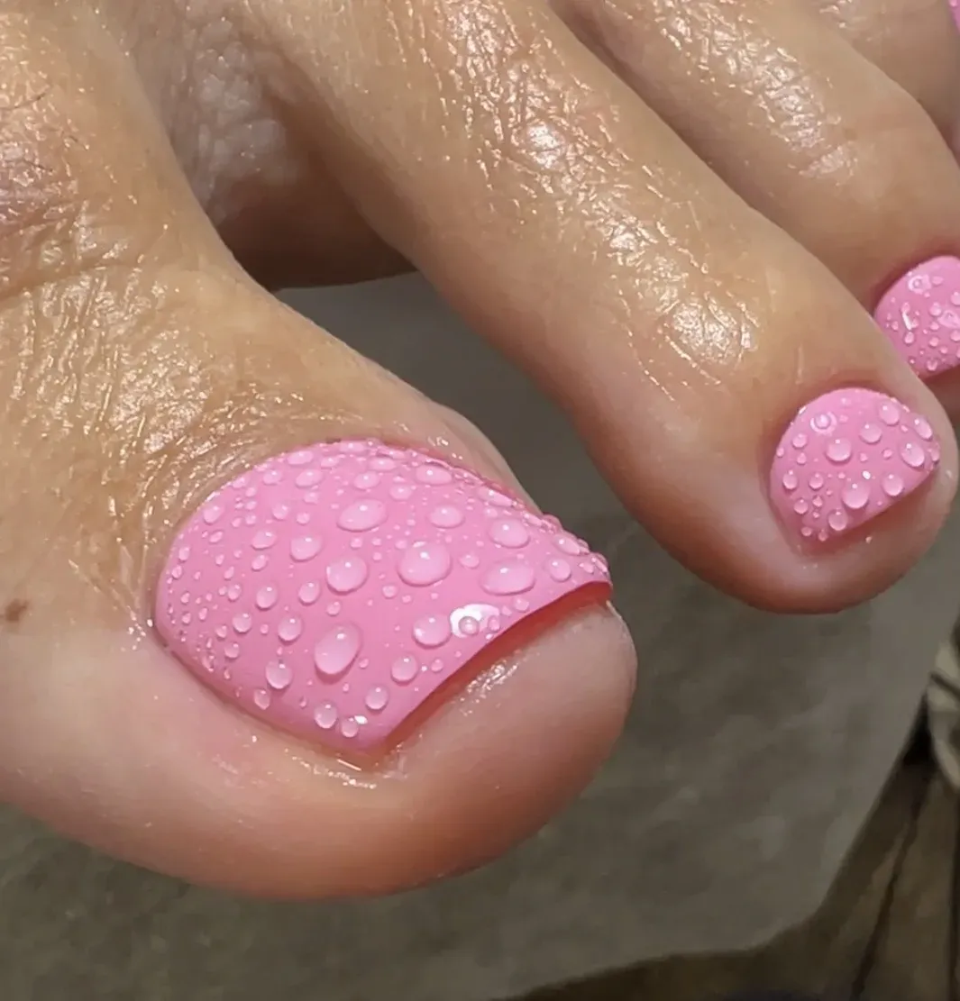 Педикюр в Орше: гладкость стоп и аккуратный маникюр