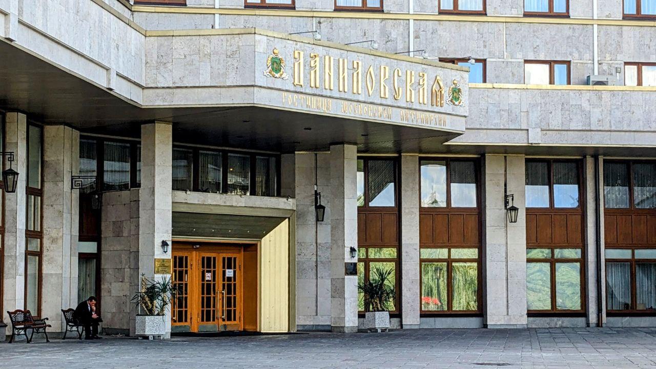 Центральный вход. Место сбора