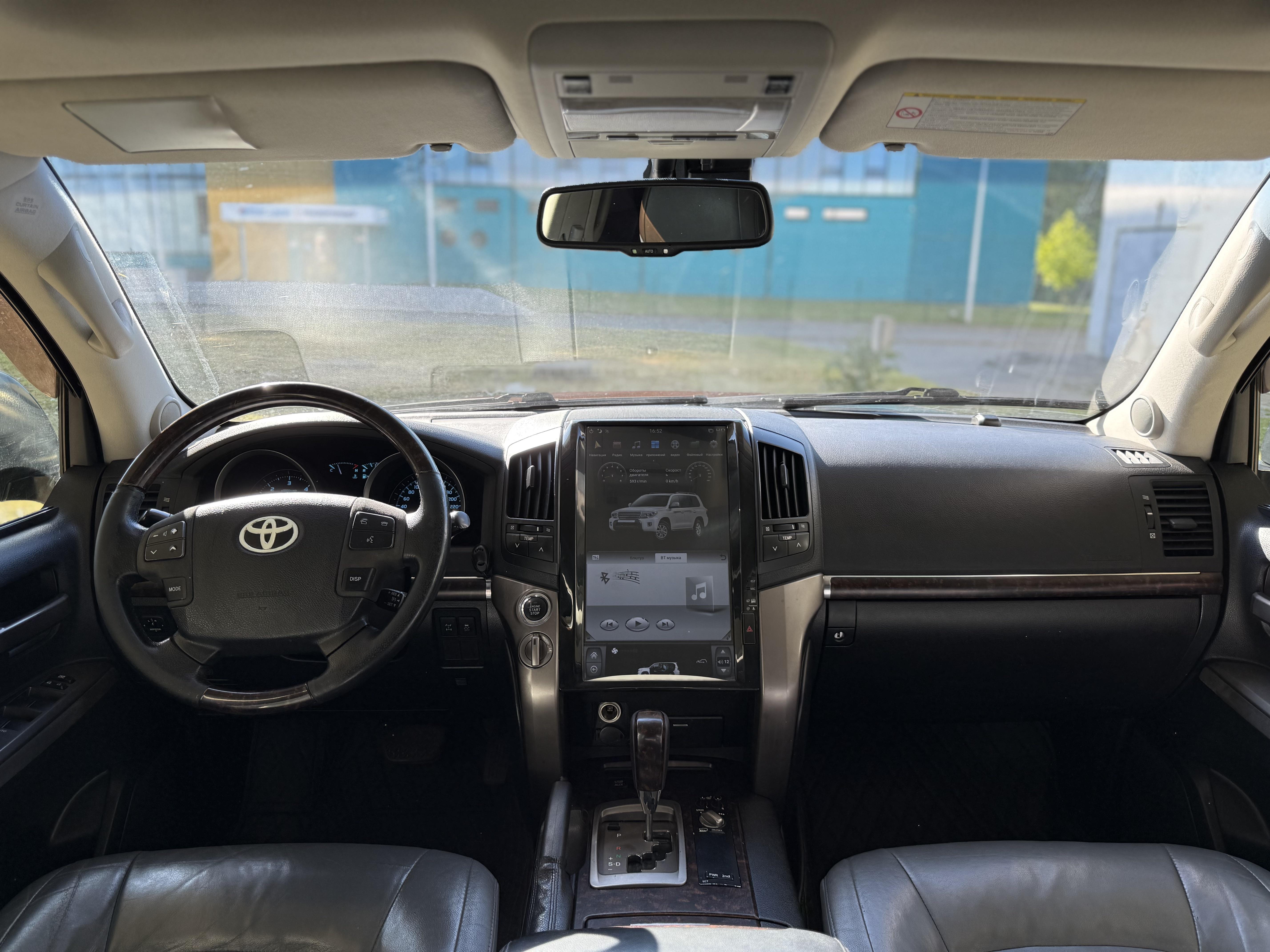 Toyota Land Cruiser 200