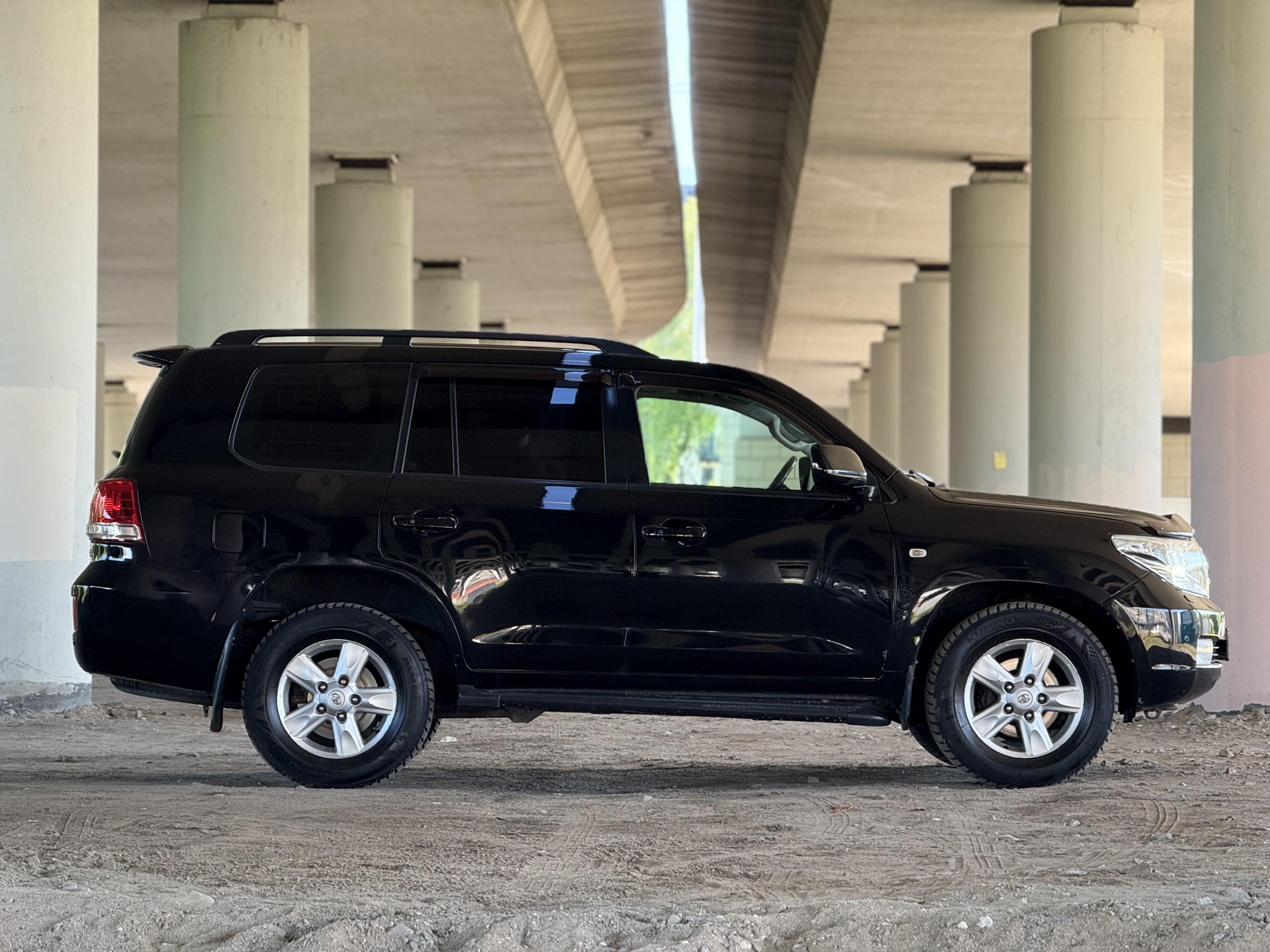 Toyota Land Cruiser 200