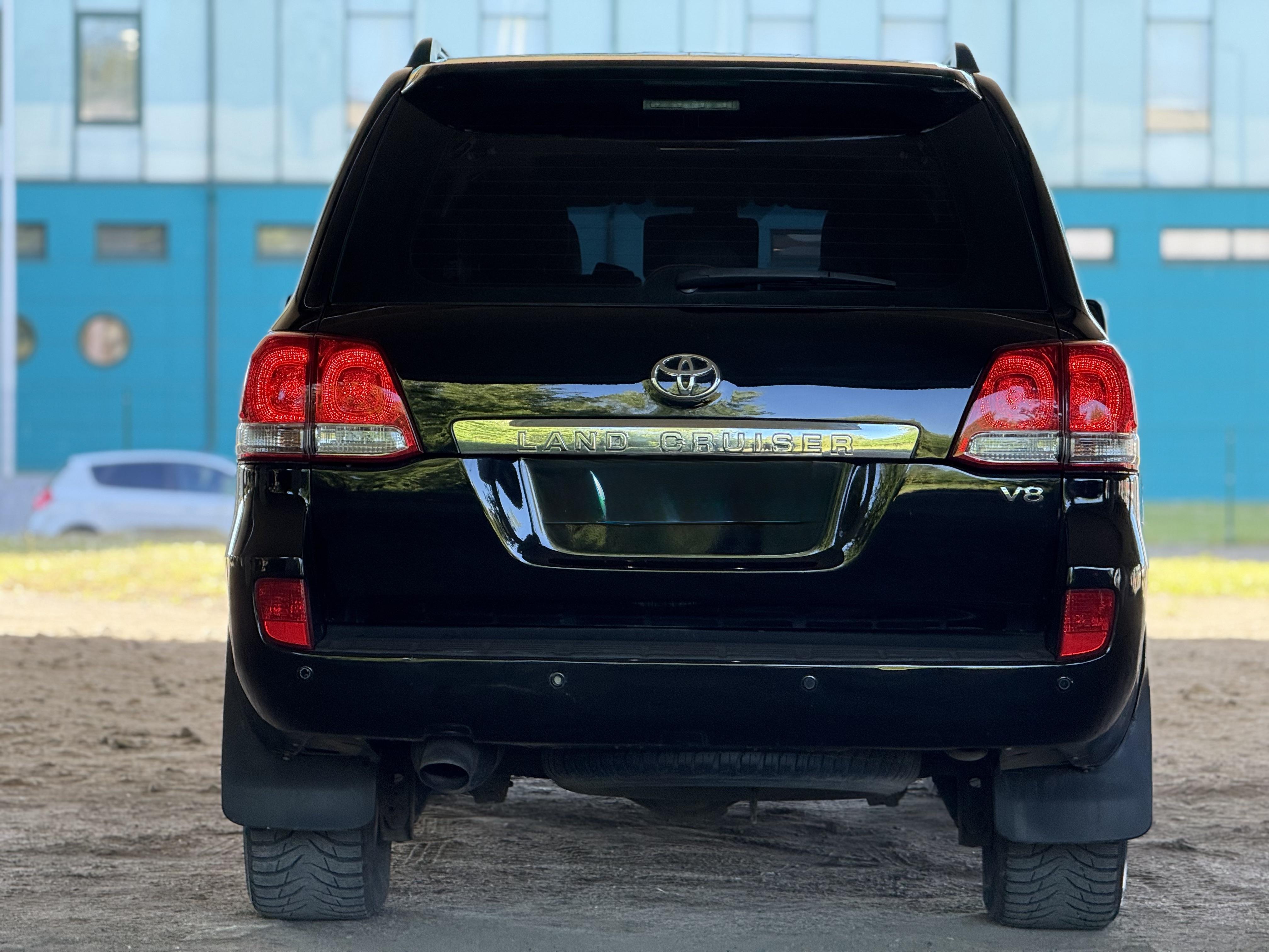 Toyota Land Cruiser 200