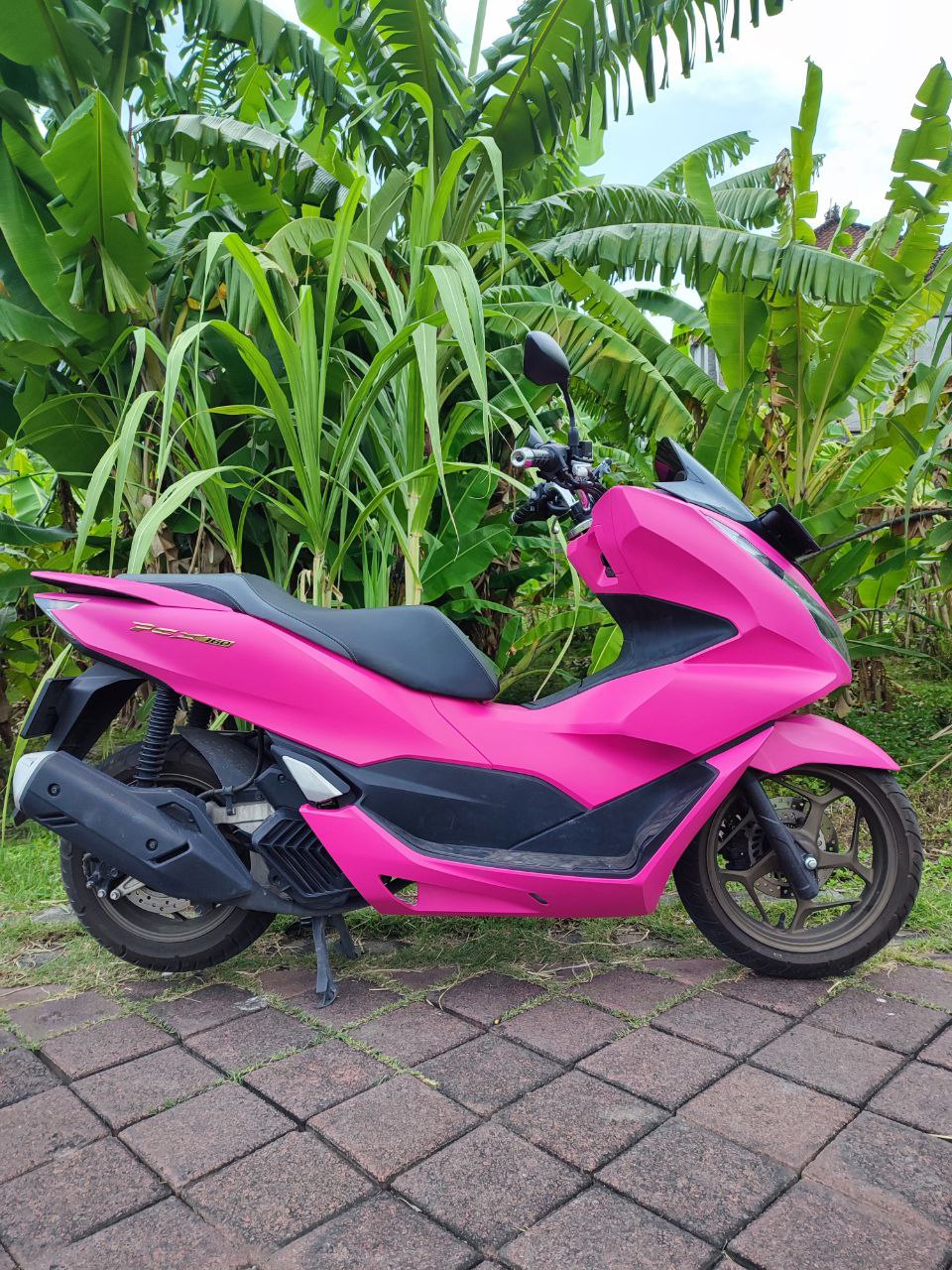 Honda PCX 160 pink