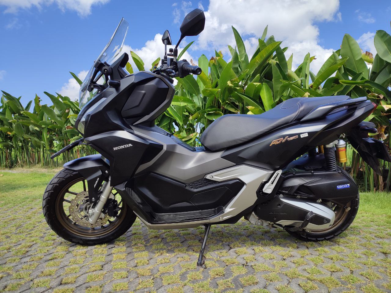 Honda ADV 160 black