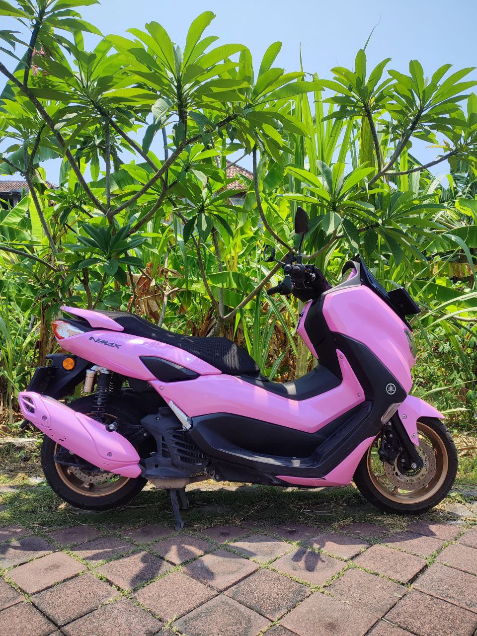 Yamaha Nmax pink