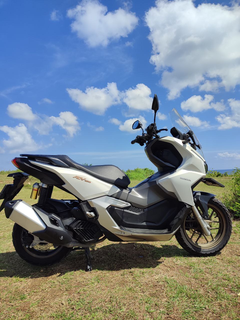 Honda ADV 160 white