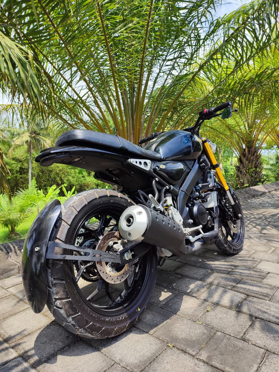 Yamaha XSR 155 black