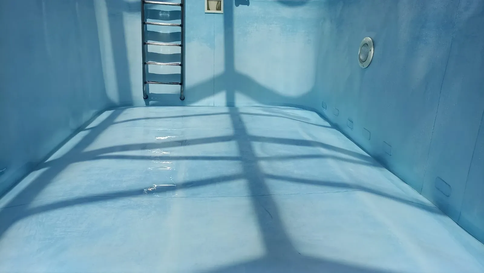 очистка пвх чаши бассейна от водного налета результат после мойки