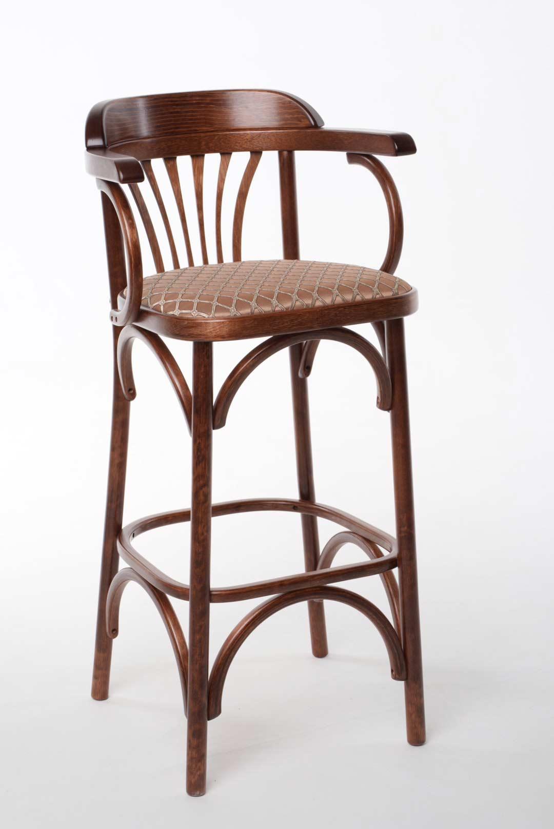 Исходная фотография барного стула, снятая на белой циклораме с профессиональным студийным светом в Белой Студии.