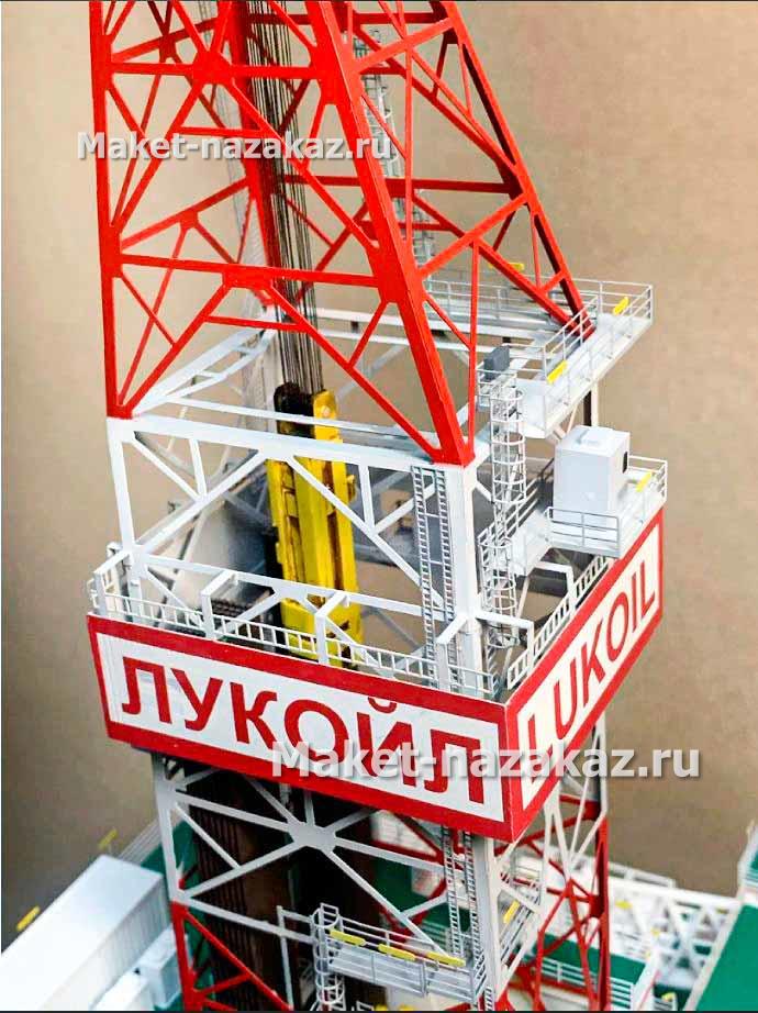 Макет техники на заказ для выставки грузовой автомобиль Краз гружённый понтоном.