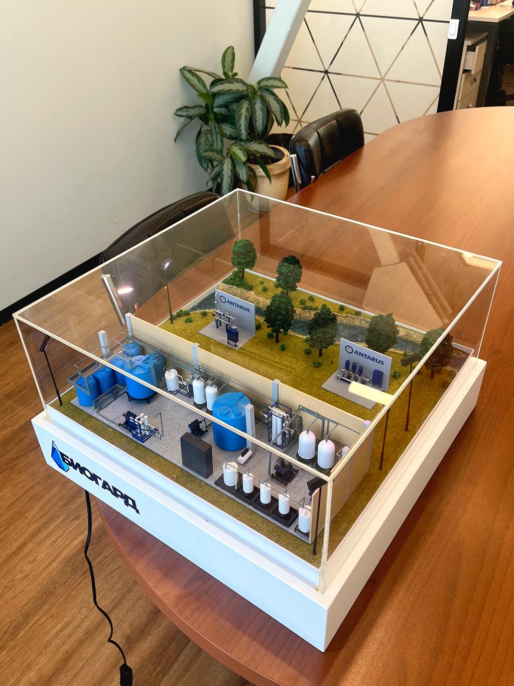 Это сложное устройство преобразует химическую энергию топлива в механическую работу, создавая тягу. Макеты, подобные этому, предназначены для обучения, исследования и тестирования различных компонентов и систем двигателя.