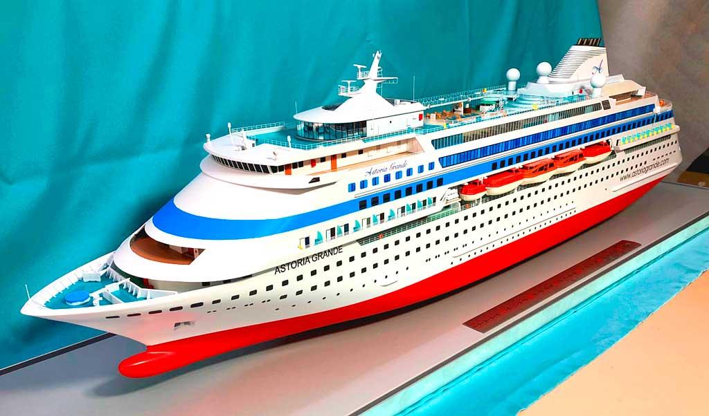 Макет техники на заказ для выставки грузовой автомобиль Камаз с антеннами и пеленгатором.