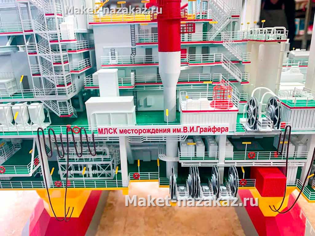 Макет техники на заказ для выставки грузовой автомобиль Камаз МЧС России с оборудованием с прозрачным кузовом.